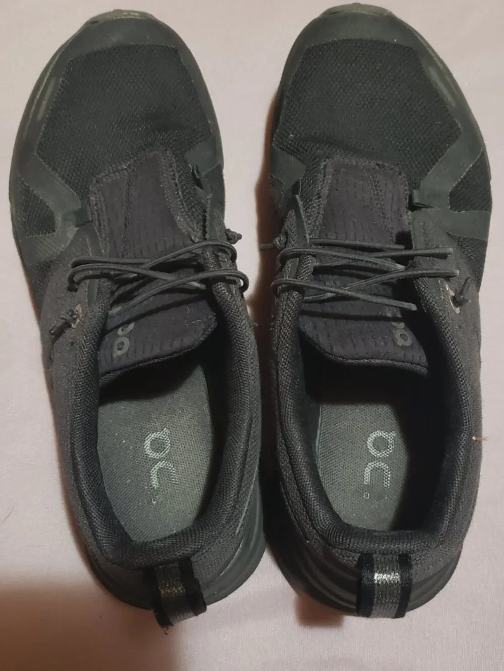 Boys size 5.5 tennis shoes
